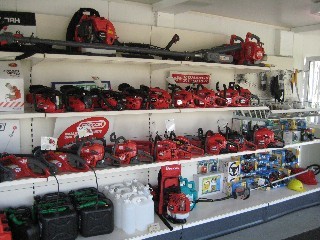 Kettensägen und Motorgeräte im Laden